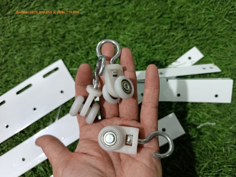 Bánh xe đơn liền móc rèm nhựa pvc xếp dồn; Pát treo rèm nhựa pvc trong ...